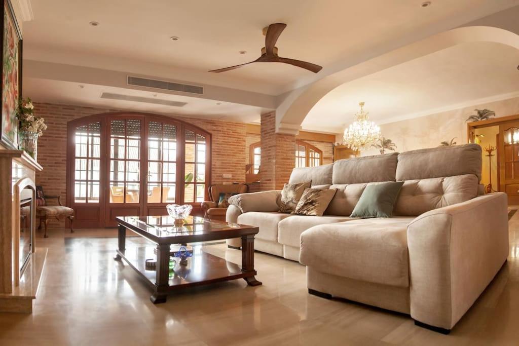 La Casa De Enfrente Villa Herencia ภายนอก รูปภาพ